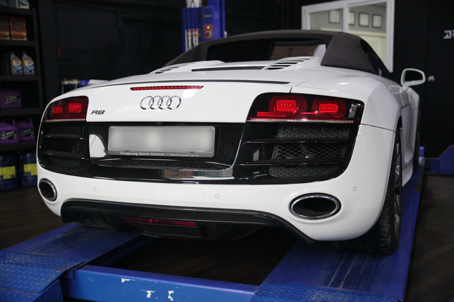 아우디 R8 V10