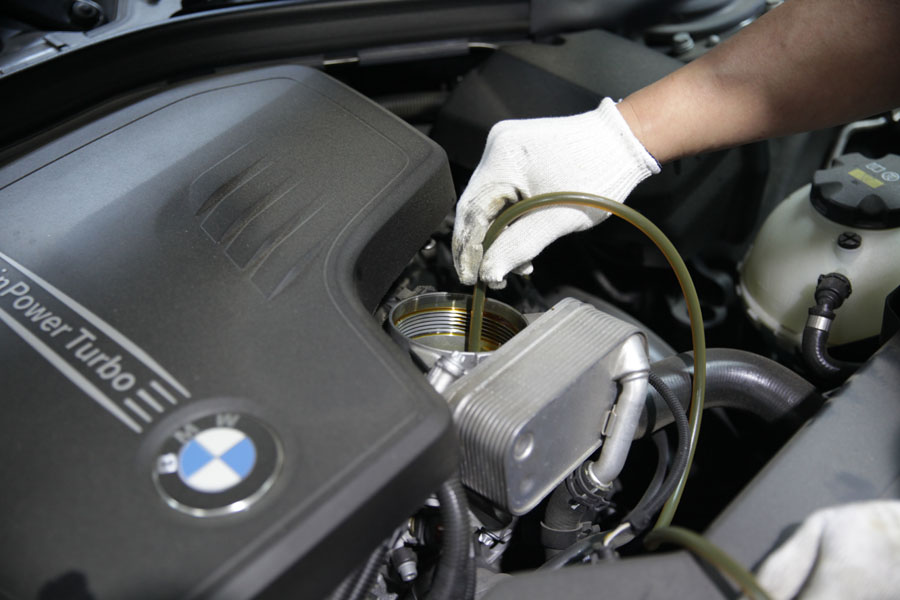 관리가 잘 되고 있는 BMW 320I 합성유 교환 10 BMW 320I 합성유 교환