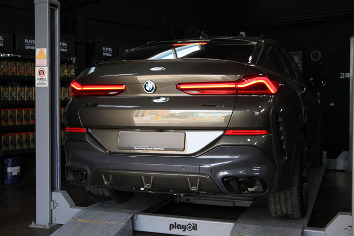 신차 길들이기 작업을 위해 입고된 BMW G06 X6 30D 합성 엔진오일 교환 1 BMW X6 신차 길들이기