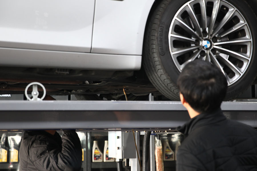 영통 고객분의 BMW 750LI 엔진오일 교환 독일의 OWS 합성유 11 012 IMG 9290