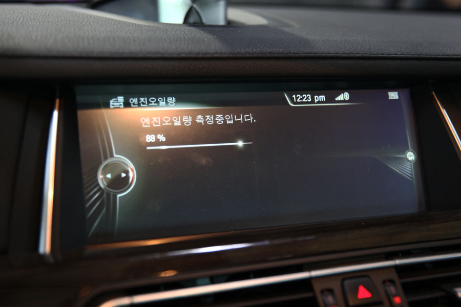 영통 고객분의 BMW 750LI 엔진오일 교환 독일의 OWS 합성유 14 015 IMG 9295