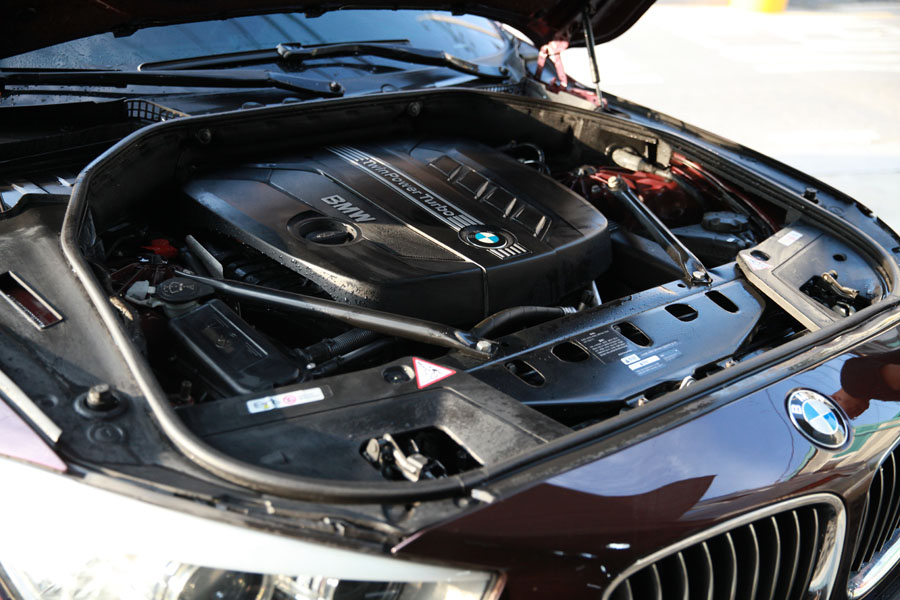 BMW 5GT 엔진오일 교환을 위해 입고되었습니다 18 000 IMG 6419