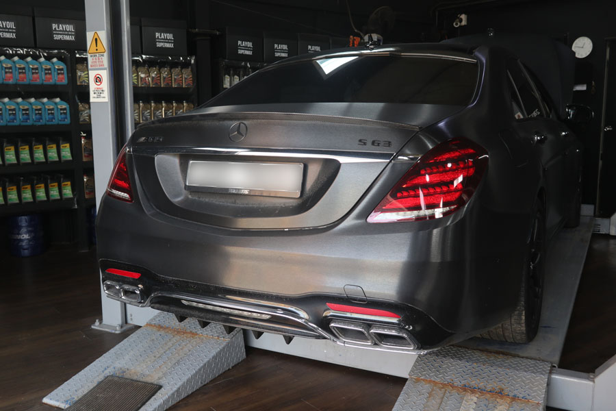 W222 벤츠 S63 AMG 엔진오일 교환은 고성능 차량에 걸맞은 합성유 사용 1 001 IMG 0691