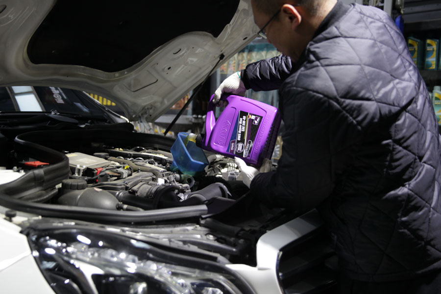 벤츠 E250 CDI 엔진오일 교환 정숙한 합성유로 13 027 IMG 3935