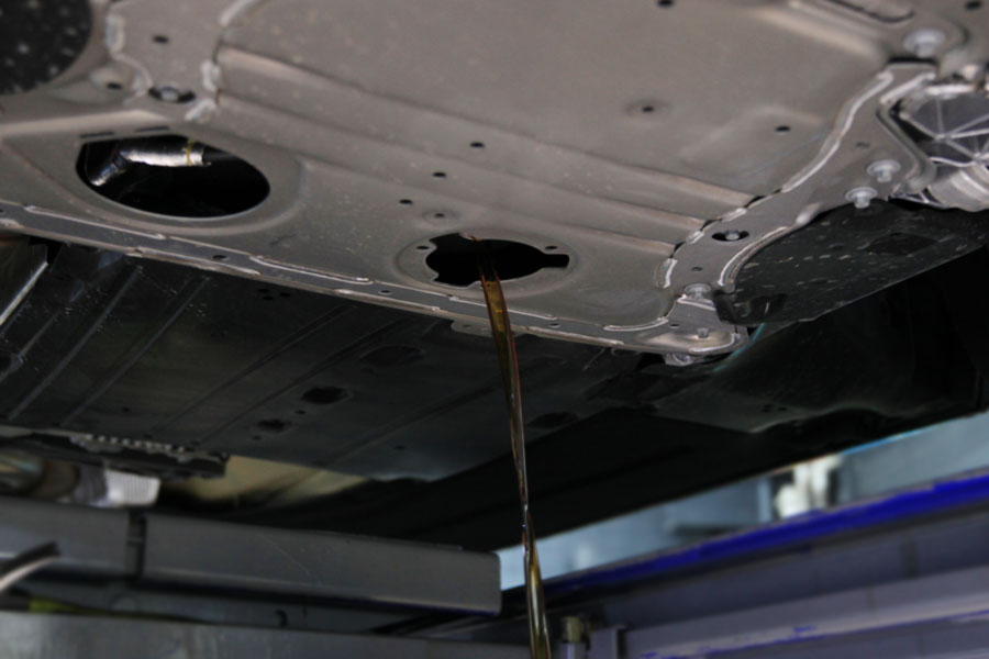 합성유로 신차 길들이기를 위한 BMW 630I 엔진오일 교체 작업입니다 6 006 IMG 9143