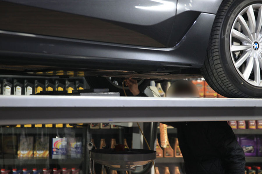 합성유로 신차 길들이기를 위한 BMW 630I 엔진오일 교체 작업입니다 8 008 IMG 9146 1