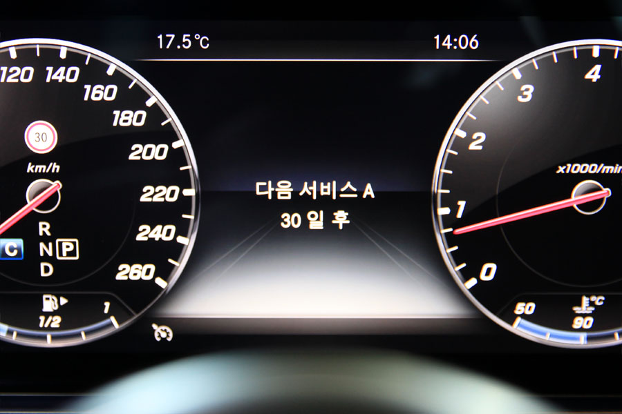 벤츠 E300 엔진오일 교체 시 꼼꼼하게 차량 체크까지 4 004 IMG 1922