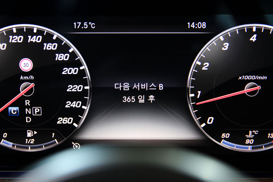 벤츠 E300 엔진오일 교체 시 꼼꼼하게 차량 체크까지 5 005 IMG 1923