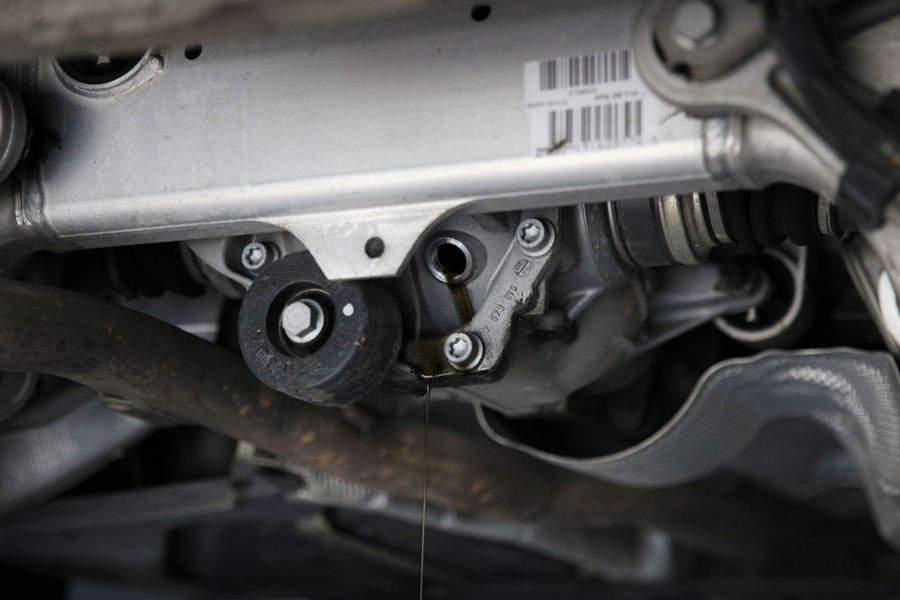 수원에서 엔진 플러싱과 BMW 520D 합성엔진오일 및 데후오일 교환 12 012 IMG 4649 1