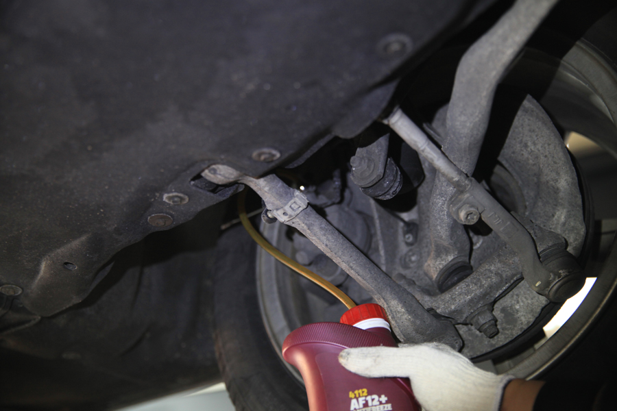 BMW 320D 엔진오일 교체 그리고 브레이크액 교환 17 016 IMG 3585 1