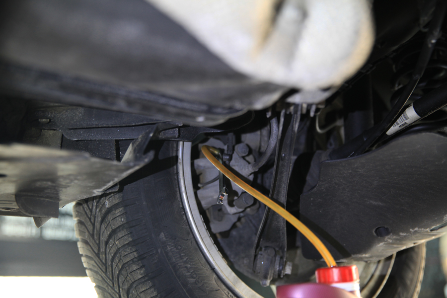 BMW 320D 엔진오일 교체 그리고 브레이크액 교환 19 018 IMG 3587 1