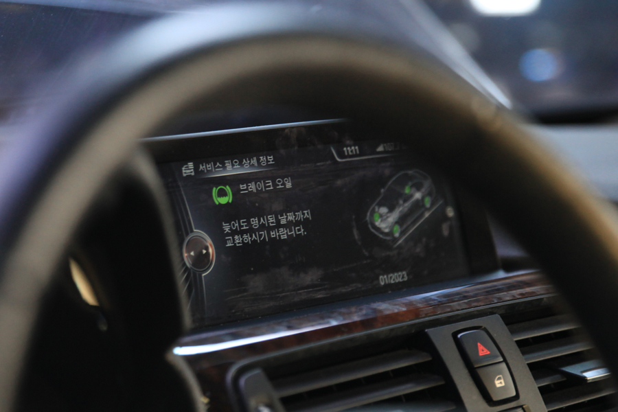 BMW 320D 엔진오일 교체 그리고 브레이크액 교환 26 025 IMG 3605 1