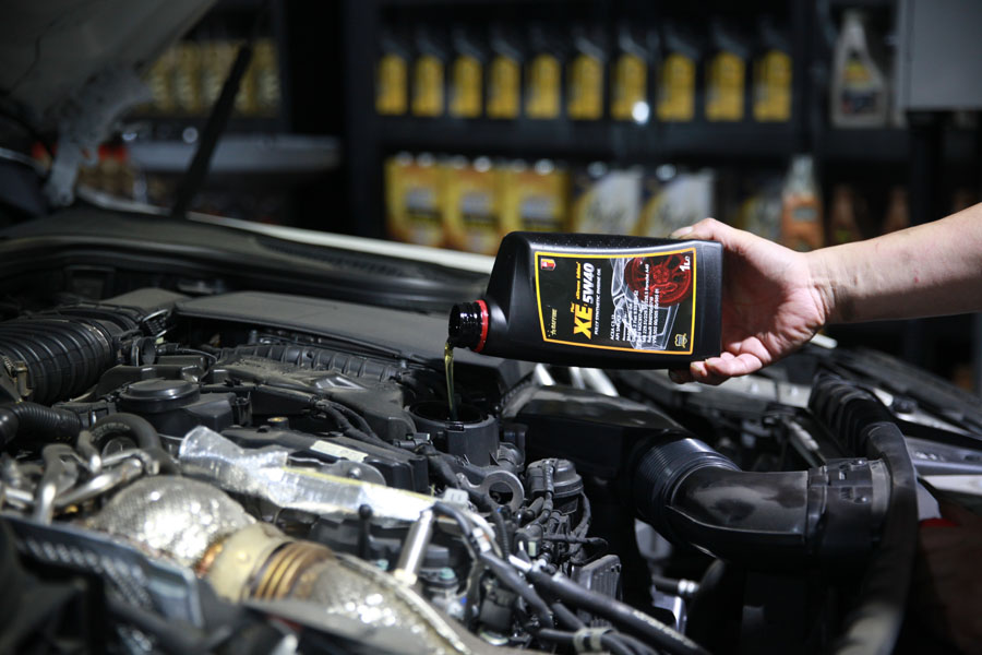 벤츠 E220D 카브리올레 엔진오일 교체 시 점검도 유심히 18 벤츠 E220D 카브리올레 엔진오일 교체