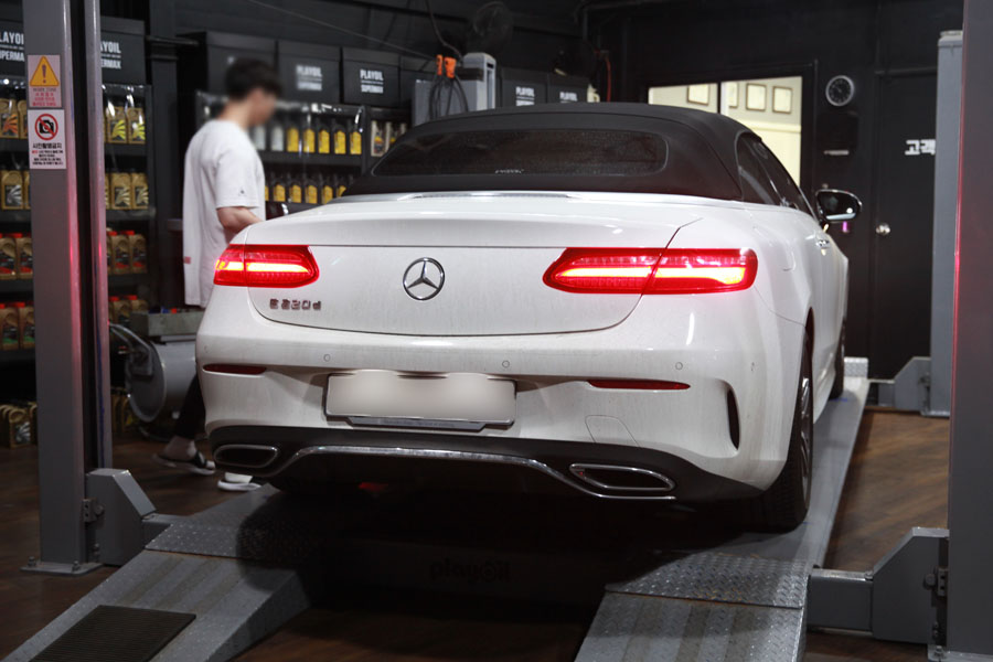 벤츠 E220D 카브리올레 엔진오일 교체 시 점검도 유심히 1 001 IMG 1905