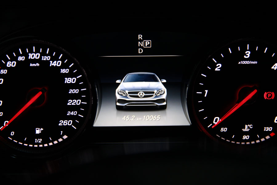 벤츠 E220D 카브리올레 엔진오일 교체 시 점검도 유심히 2 002 IMG 1911