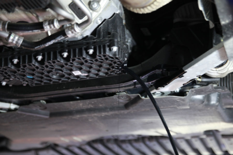 벤츠 E220D 카브리올레 엔진오일 교체 시 점검도 유심히 4 004 IMG 1909