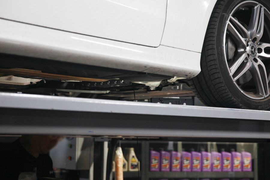 벤츠 E220D 카브리올레 엔진오일 교체 시 점검도 유심히 14 014 IMG 1925