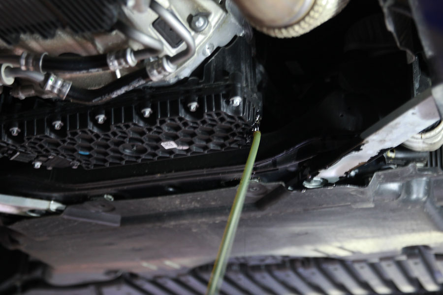 벤츠 E220D 카브리올레 엔진오일 교체 시 점검도 유심히 15 015 IMG 1927