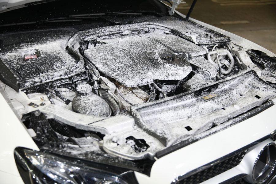 벤츠 E220D 카브리올레 엔진오일 교체 시 점검도 유심히 21 020 IMG 1935