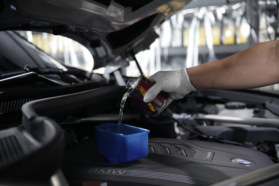 수원 플레이오일에서 BMW X7 엔진오일 교체 2 002 IMG 3455