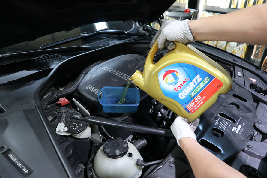 BMW 528I 엔진오일 교환 소음 완화를 위한 합성유 7 007 IMG 1570