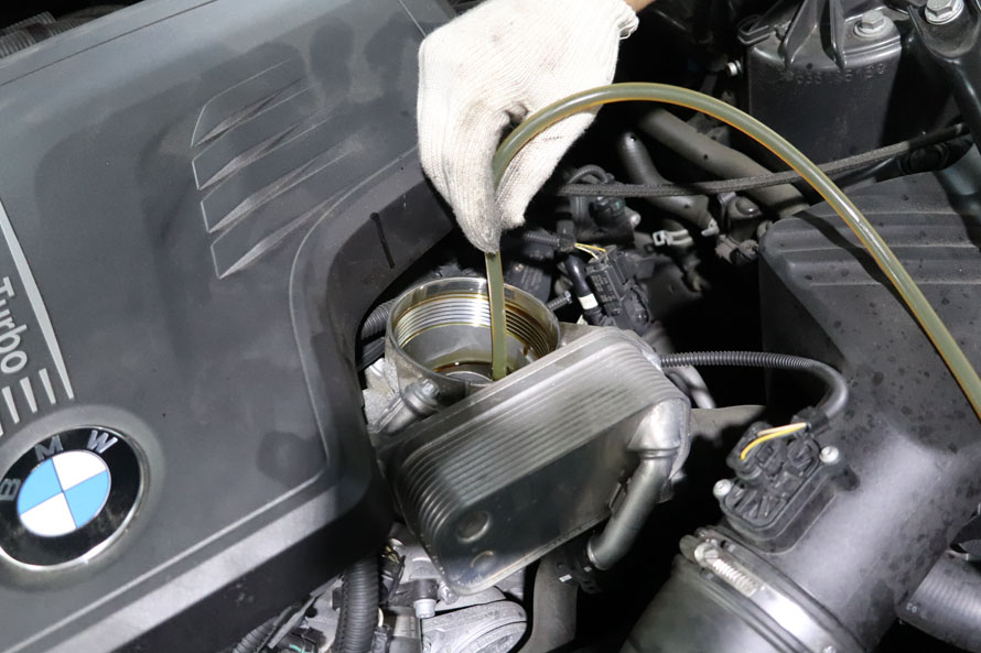 BMW 528I 엔진오일 교환 소음 완화를 위한 합성유 10 010 IMG 1577