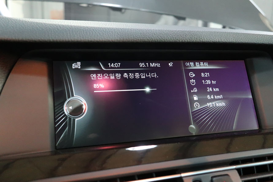 BMW 528I 엔진오일 교환 소음 완화를 위한 합성유 17 017 IMG 1586