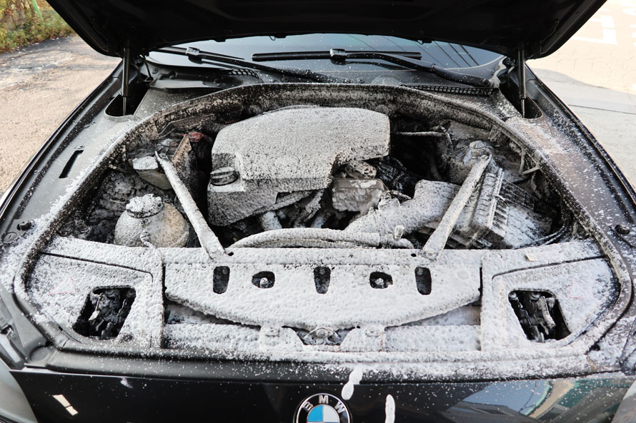 BMW 528I 엔진오일 교환 소음 완화를 위한 합성유 20 020 IMG 1593